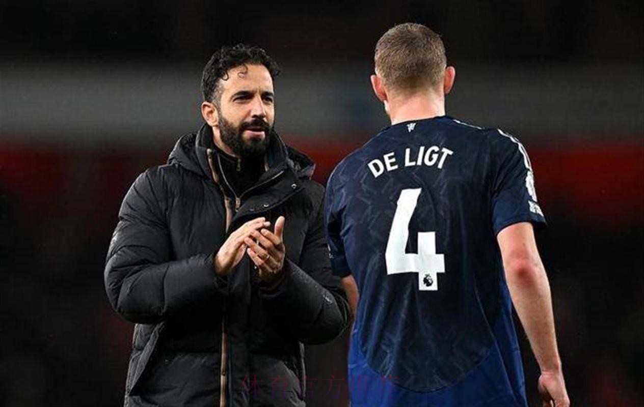 曼联更衣室分裂！12人不满高层+声援阿莫林 4000万红星嘲讽惹众怒